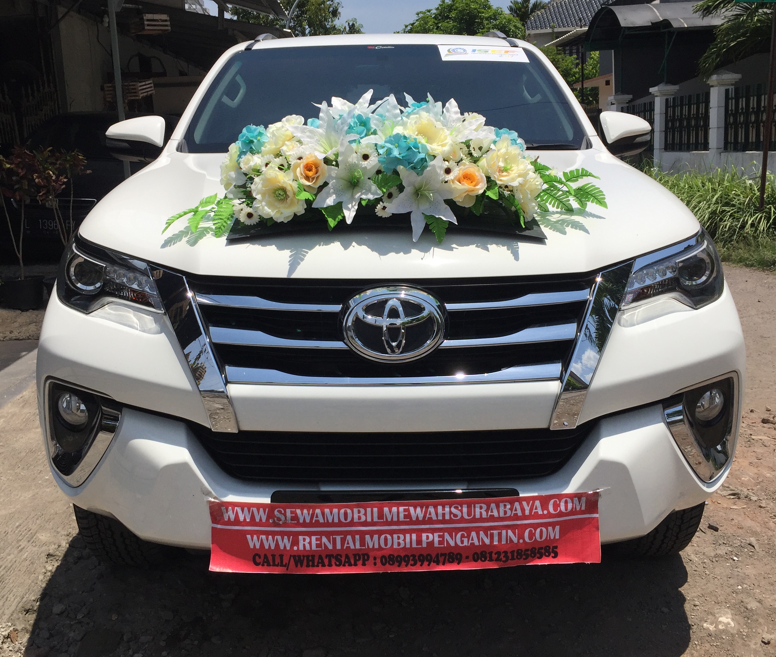 sewa fortuner putih surabaya, sewa fortuner putih sewa mobil pengantin surabaya