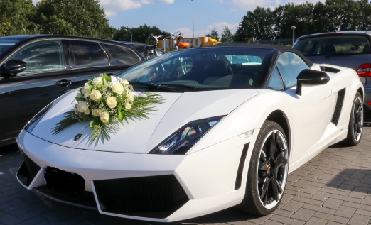 sewa lamborghini surabaya, sewa mobil lamborghini wedding car surabaya
